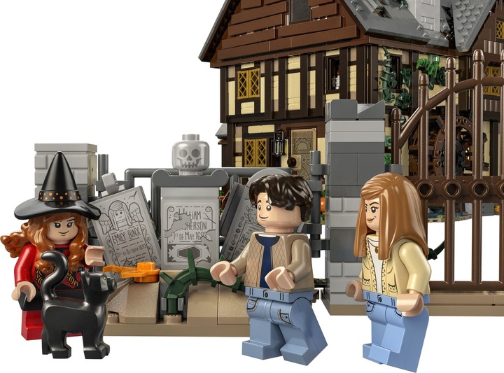 Productafbeelding LEGO Disney Hocus Pocus: De Sanderson Sisters' Cottage 21341 (21341, LEGO Ideeën, LEGO Zeldzame Sets)