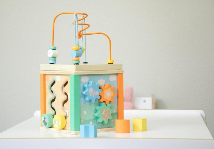 Actual product image small foot Motoric cube