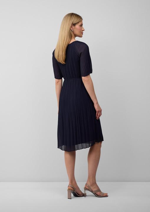 Produktbild S.Oliver Kleid Plissiertes Chiffonkleid mit Bindegürtel (46)