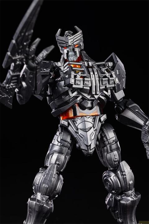 Actual product image Blokees Transformers Plastic Model Classic Class 03 Scourge 25 cm