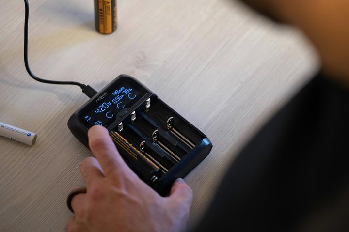 Actual product image Ansmann Lithium/NiMH charger Lithium 4 (1 pcs., 10340, 10350, 10440, 10500, 12500, 12650, 13500, 13650, 14500, 14650, 16340, 16650, 17335, 17355, 17500, 17650, 17670, 18350, 18490, 18500, 18650, 18700, 20650, 21700, 22650, Battery + charger)