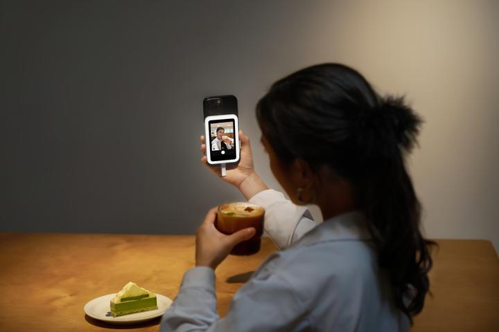 Actual product image Insta360 Snap Selfie Screen with Light