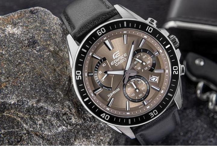 Produktbild Casio EFR-552L-5AVUEF (Analoguhr, Chronograph, 47 mm)