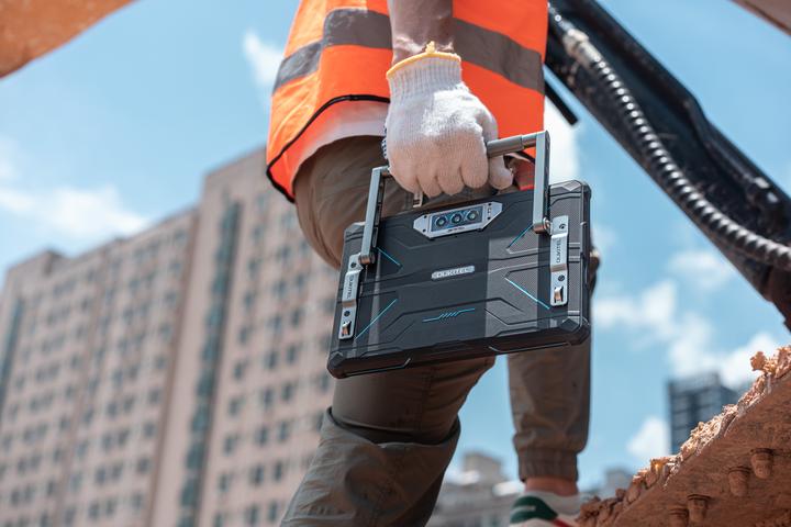 Actual product image Oukitel RT7 Titanium (5G, 10.10", 256 GB, Black)