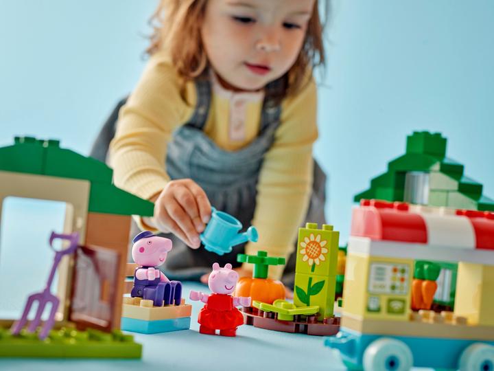 Actual product image LEGO DUPLO 10461 Bedstefar Gris' have og drivhus (10461)