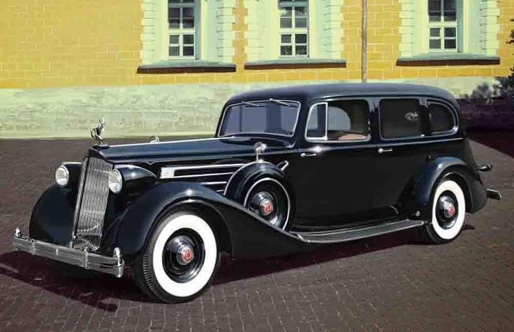 Produktbild ICM Packard Twelve 1936 WWII Soviet Leader's Car with Passengers