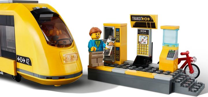 Actual product image LEGO City square (60271, LEGO City)