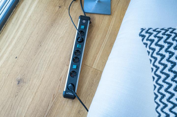 Immagine prodotto Brennenstuhl 1391030601 Presa multipla con interruttore contatto di protezione argento-nero 1pc. (6 x, CEE 7/3, 3 m)