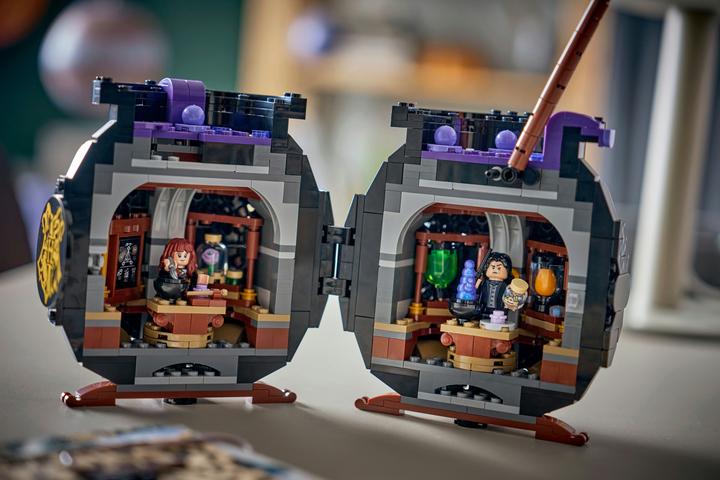 Produktbild LEGO Kessel: Geheimes Klassenzimmer für Zaubertränke (76464, LEGO Harry Potter)