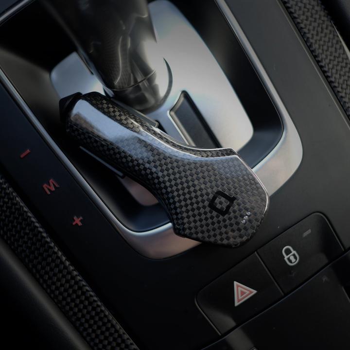 Actual product image nonda Car Charger ZUS Smart Car Charger Carbon Fiber 2.4 A