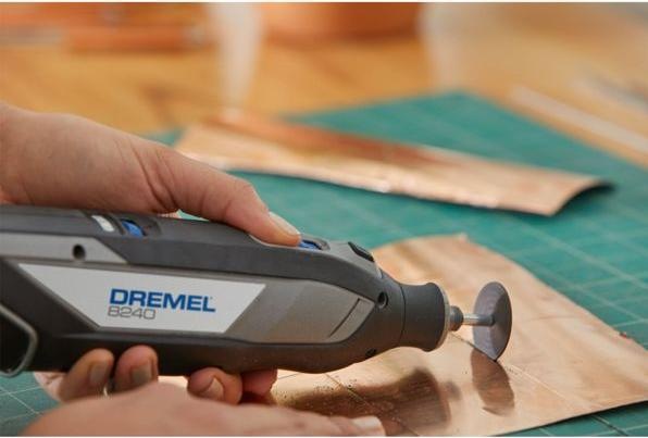 Image du produit Dremel 8240, 3 accessoires, 45 pièces y compris EZ Speed Clic