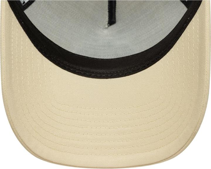 Image du produit New Era Mesh Trucker Snapback Cap - Newcastle United Beige