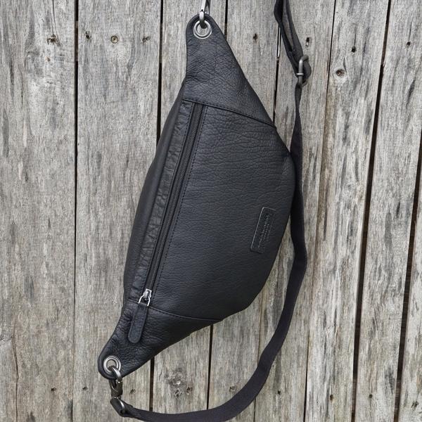 Actual product image Jack kinsky Porto Gürteltasche Leder 30 cm