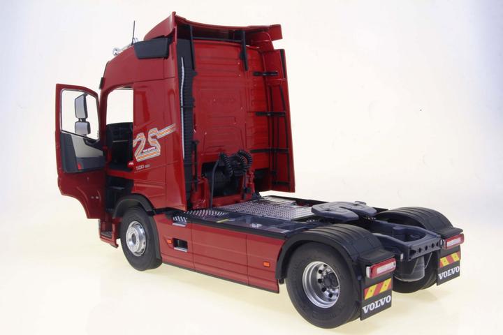 Image du produit Solido 1:24 Volvo Trucks 25 years Edition rouge