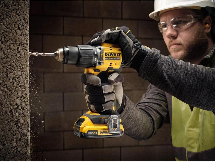 Actual product image DeWalt 18V Akku-Schlagbohrschrauber (bürstenlos), inkl. 2 x Akkus (18 Volt 2 Ah)