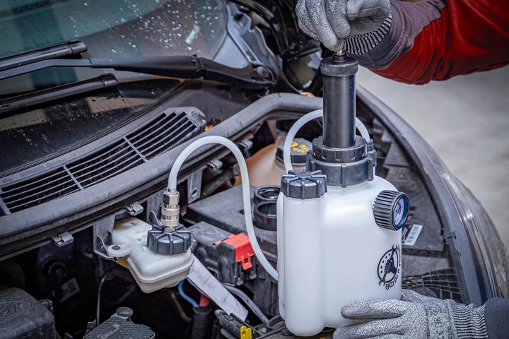 Actual product image BGS Brake and clutch system bleeder kit