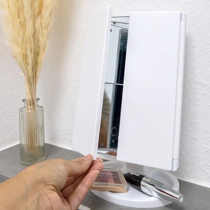 Actual product image Intirilife Make-up mirror with LED