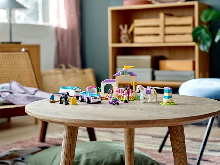 Immagine prodotto LEGO Paddock per l'allenamento e rimorchio per cavalli (41441, LEGO Friends)
