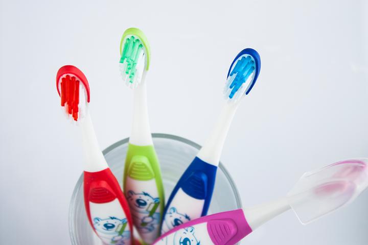 Produktbild Thienel Dental Kinderzahnbürste 3-7 Jahre rot (12 Stück) (Extra weich, 12 x)