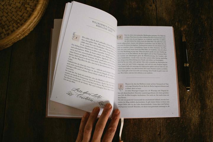 Produktbild Blühende Worte. Dein Bibellese-Journal (Deutsch, Jeannette Mokosch, 2025)