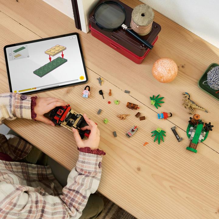 Produktbild LEGO Raptor: Verfolgungsjagd mit dem Geländewagen (LEGO Jurassic World)