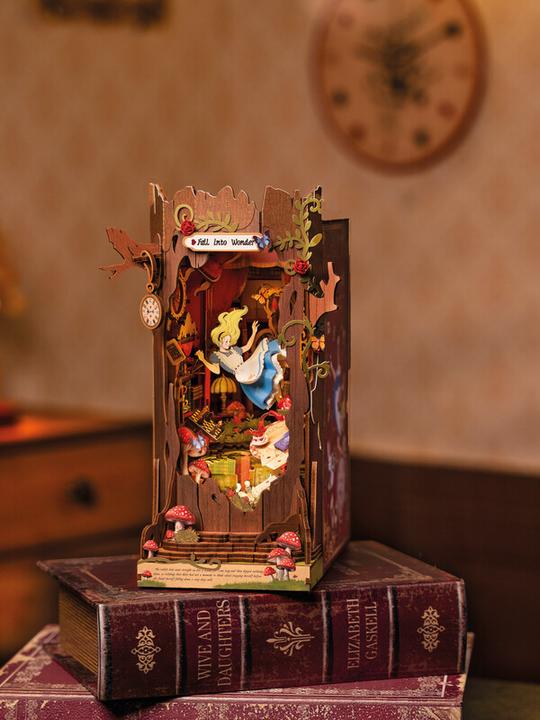 Actual product image Rolife Alice Adventure - Book Nook