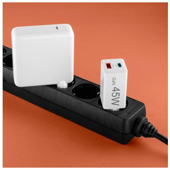 Image du produit Hama Chargeur rapide, 1x USB-C PD, 1x USB-A QC, mini-chargeur, 45 W, blanc (45 W)