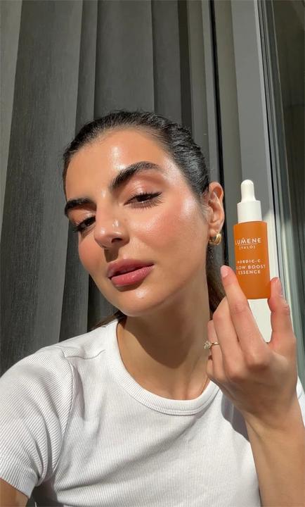 Productafbeelding Lumene Nordic C Valo Glow Boost Essence Hyaluron met Vitamine C 30Ml (30 ml)