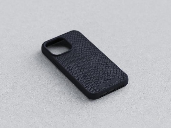 Produktbild Njord Hard-Cover Salm.Leather Magsafe Case Black (Apple iPhone 15 Pro Max)