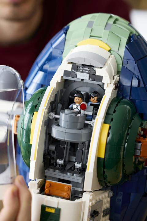 Actual product image LEGO Jango Fett's Firespray-class starship (LEGO Star Wars)