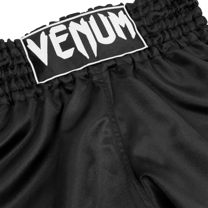 Produktbild Venum Muay Thai Shorts Classic Schwarz/Weiss (XXL)