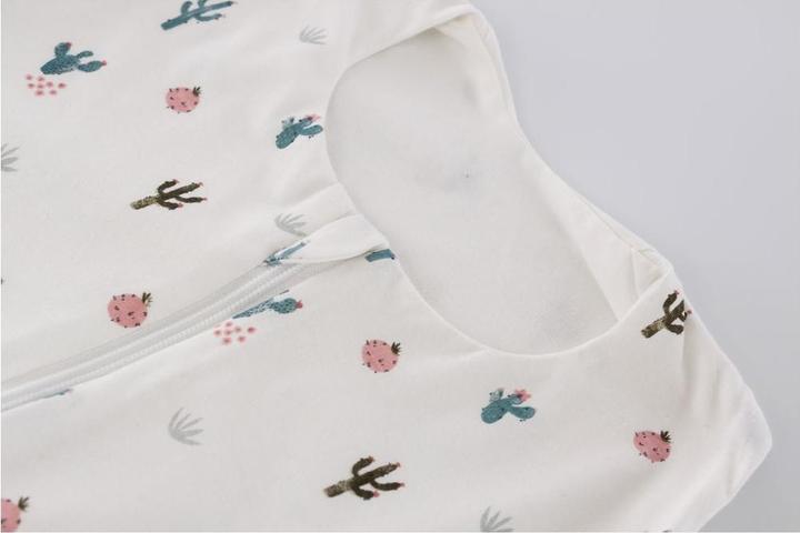 Actual product image Träumeland Baby-Sommerschlafsack Jumper To Go BW Kaktusliebe Gr. 98 (98 cm, 0.5 TOG, Summer)