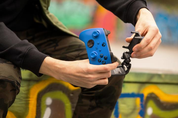 Actual product image PowerA MOGA Mobile Gaming Clip 2.0 for wireless Xbox controllers (Xbox Series S)