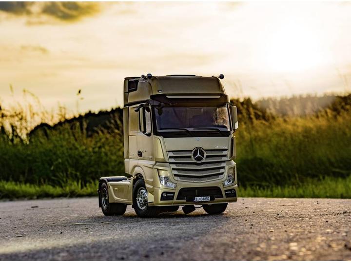 Actual product image Tamiya Mercedes B. Actros1851 GigaSpace (Kit)