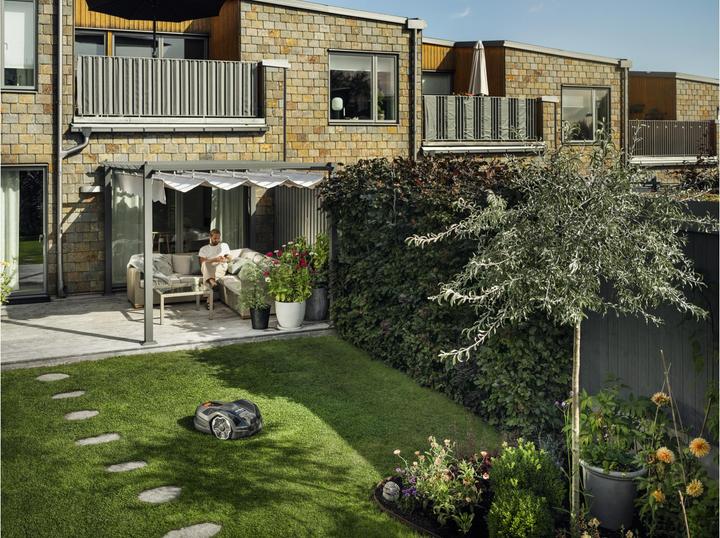 Actual product image Husqvarna Automower® 305E NERA (900 m², Boundary wire)