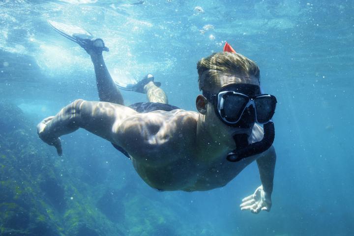 Actual product image Bestway Hydro-Pro BlackSea Snorkel & Fin Set, Adult, Half face mask, Tempered glass, Assorted colour