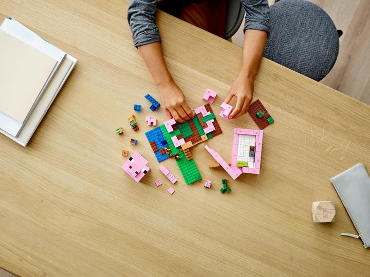 Produktbild LEGO Das Schweinehaus (21170, LEGO Minecraft)