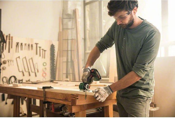 Actual product image Bosch Home & Garden AdvancedCut 18 with battery (Battery chain saw)