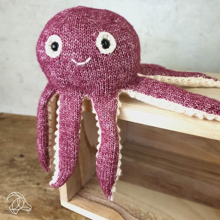 Actual product image Hardicraft Olivia Octopus - knitting set