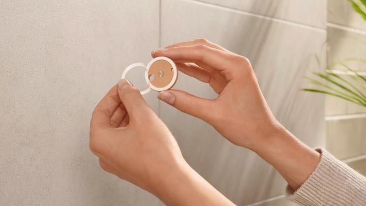 Produktbild tesa MOON GREY Handtuchhaken inkl. Klebelösung ohne Bohren