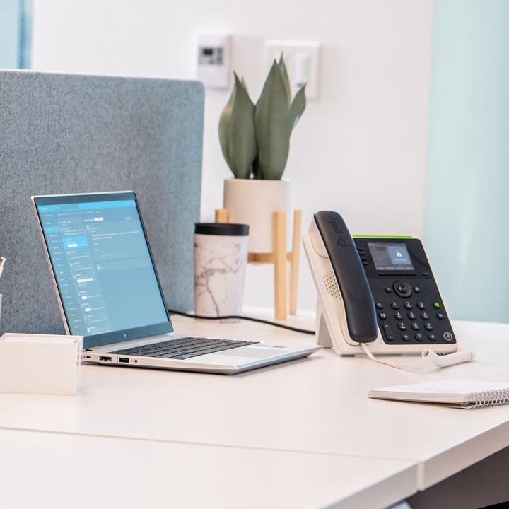 Actual product image HP Poly Edge E220 IP PH PoE-e