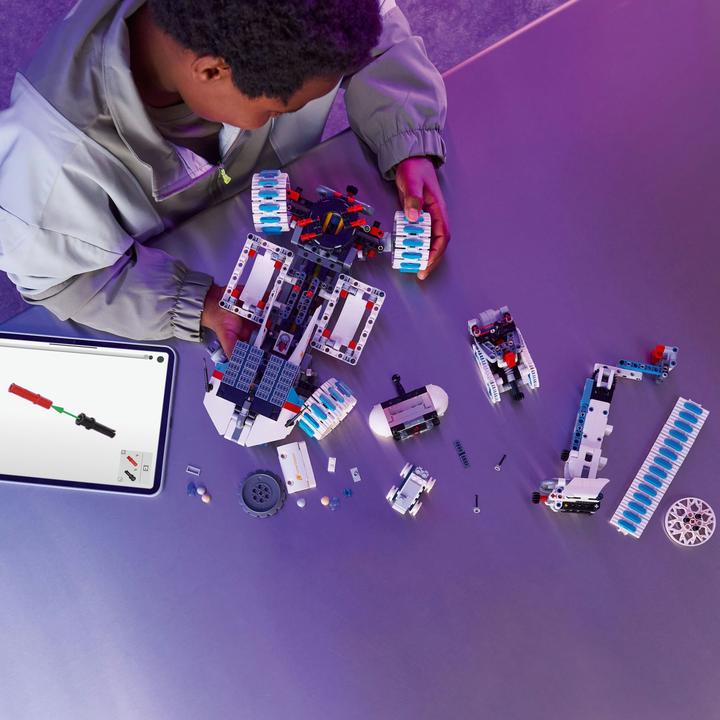 Produktbild LEGO Lunar Outpost Mondrover-Raumfahrzeug (42211, LEGO Technic)
