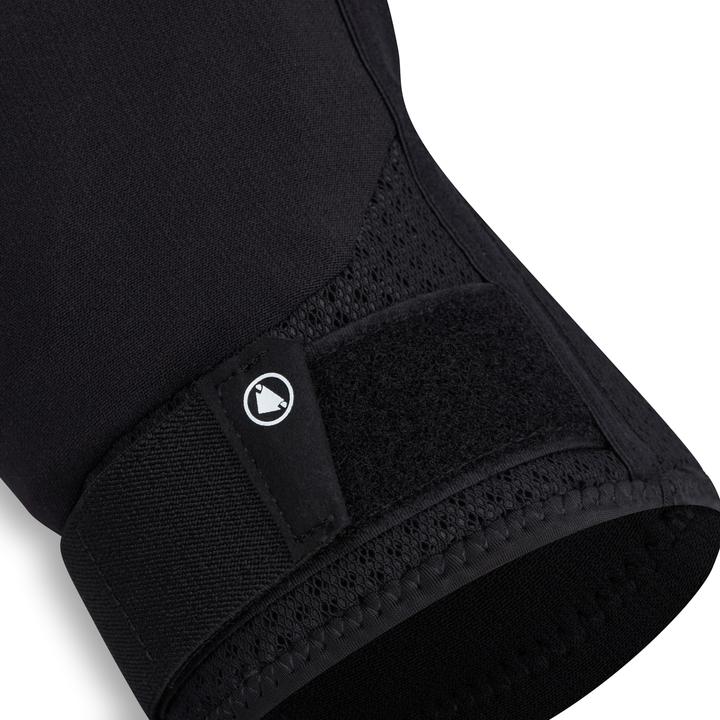 Actual product image Endura Strack Elbow Protector, Bk (S)