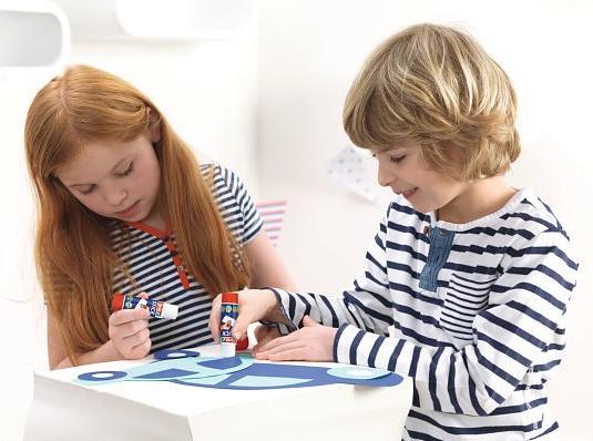 Produktbild tesa Klebestift ecoLogo, geruchsneutraler Klebstick für Papier / Pappe