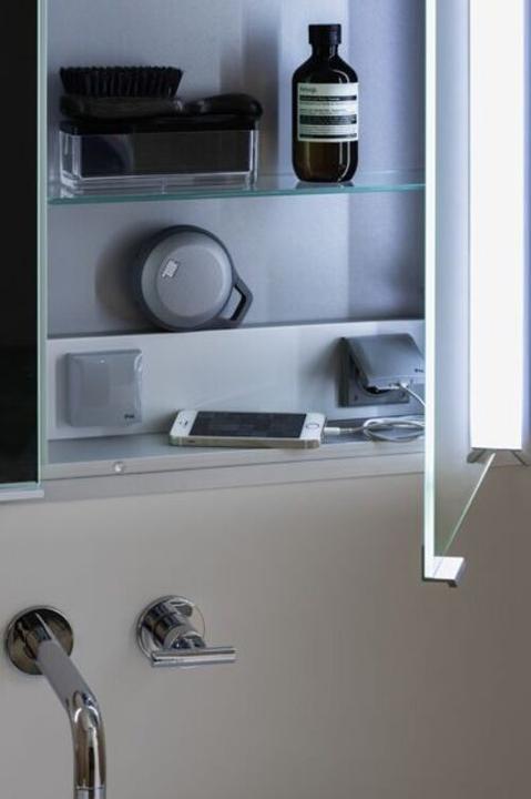 Produktbild Laufen Frame 25 Spiegelschrank, Beleuchtung senkrecht, Anschlag aussen, 750x800, Ambiente Licht (75 x 15 x 80 cm)