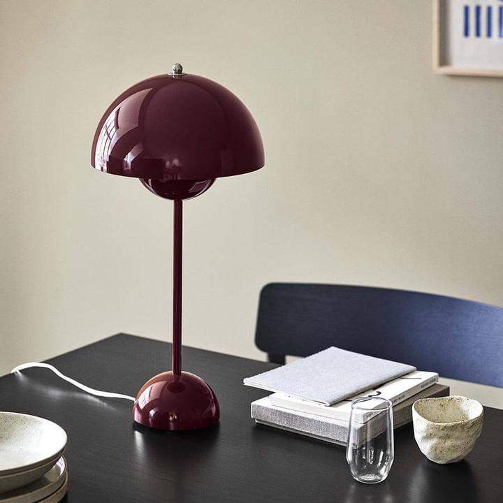 Produktbild &Tradition Flowerpot VP9 Portable Tischleuchte Dark Plum (270 lm)
