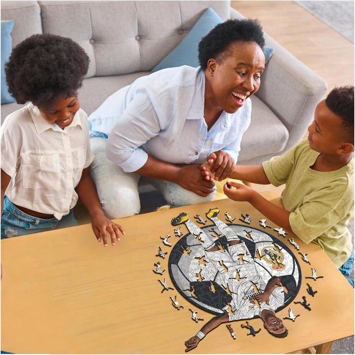 Actual product image Iconic Vinicius Jr. - Real Madrid - Wooden Puzzle Size S (150 pieces) (150 pieces)