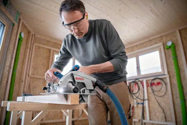 Productafbeelding Bosch Professional GKS 18V-70 L snoerloze handcirkelzaag (2xPC5,5Ah) (06016B9002)