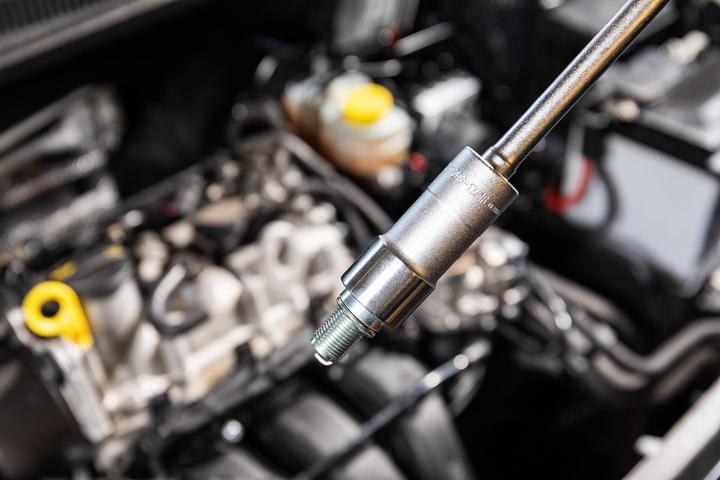 Produktbild HAZET Zündkerzen Steckschlüsseleinsatz 880KF ∙ Vierkant10 mm (3/8 Zoll) ∙ Aussen Sechskant Profil ∙ …