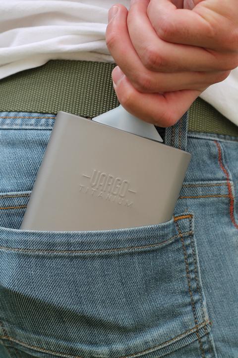 Actual product image Vargo Titanium hip flask 240ml (240 ml)